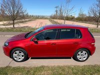 Gebraucht VW Golf VI 105 PS (77 kW) 2010 Rot Kleinwagen