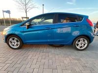 Gebraucht Ford Fiesta Titanium 125 PS (91 kW) 2013 Blau Kleinwagen