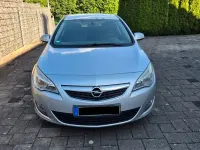 Gebraucht Opel Astra Edition 101 PS (74 kW) 2012 Silber Limousine