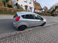 Gebraucht Ford Fiesta 95 PS (69 kW) 2014 Silber Kleinwagen