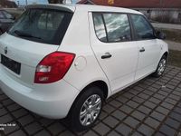 Gebraucht Skoda Fabia Active 75 PS (55 kW) 2014 Weiß Kleinwagen