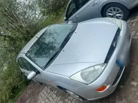 Usata Ford Focus 101 CV (74 kW) 2000 Andere farben Utilitaria