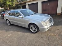 Gebraucht Mercedes E220 150 PS (110 kW) 2003 Silber Limousine