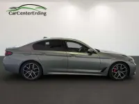 Gebraucht BMW 550 530 PS (389 kW) 2023 Skyscraper grau metallic Limousine