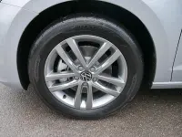 Neu VW Touran Comfortline 150 PS (110 kW) 2026 Oyster silver metallic Van / Kleinbus