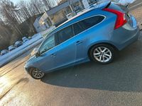 Gebraucht Volvo V60 244 PS (179 kW) 2016 Blau Kombi