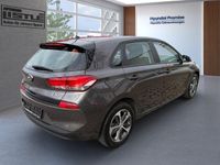 Gebraucht Hyundai i30 Select 99 PS (72 kW) 2018 Braun (metallic) Limousine