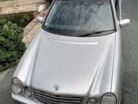 Gebraucht Mercedes E220 Elegance 143 PS (105 kW) 2001 Silber Kombi