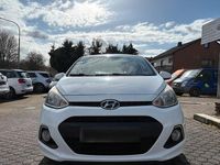 Gebraucht Hyundai i10 66 PS (48 kW) 2015 Weiß Kleinwagen
