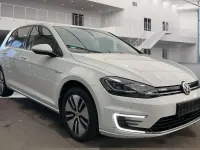 Gebraucht VW e-Golf 100 kW (136 PS) 2020 Pure white Kleinwagen