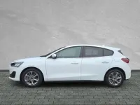 Gebraucht Ford Focus Titanium 125 PS (91 kW) 2024 Frostweiß Limousine