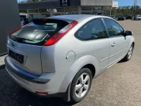 Gebraucht Ford Focus Titanium 145 PS (106 kW) 2005 Polarsilber metallic Limousine