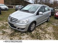 Gebraucht Mercedes B180 109 PS (80 kW) 2011 Silber Van / Kleinbus