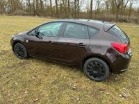 Gebraucht Opel Astra 140 PS (102 kW) 2013 Braun Limousine