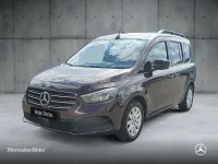 Gebraucht Mercedes T180 Progressive 116 PS (85 kW) 2023 Rot Van / Kleinbus