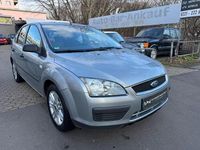 Gebraucht Ford Focus Trend 101 PS (74 kW) 2005 Silber Limousine