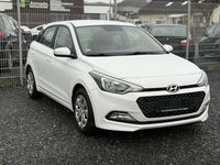 Gebraucht Hyundai i20 Classic 75 PS (55 kW) 2016 Weiß Kleinwagen
