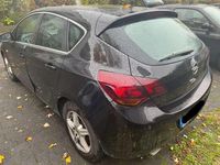 Gebraucht Opel Astra Innovation 140 PS (102 kW) 2012 Schwarz Limousine