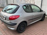 Gebraucht Peugeot 206 60 PS (44 kW) 2001 Silber Limousine
