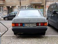 Gebraucht Mercedes 190 122 PS (89 kW) 1983 Silber Limousine