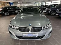Gebraucht BMW 320 190 PS (139 kW) 2023 Grau Kombi