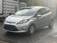 Gebraucht Ford Fiesta 60 PS (44 kW) 2011 Silber Kleinwagen