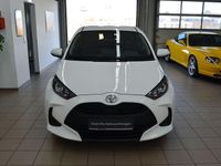 Gebraucht Toyota Yaris Basis 72 PS (52 kW) 2022 Schneeweiß Kleinwagen