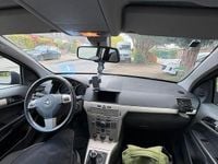 Second-hand Opel Astra 101 CP (74 kW) 2007 Negru Berlinǎ