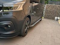 Second-hand Renault Trafic 150 CP (110 kW) 2021 Negru Monovolum