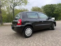 Używany Renault Clio II Campus 58 KM (42 kW) 2011 Czarny Sedan/Limuzyna