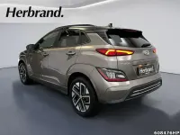 Gebraucht Hyundai Kona Trend 100 kW (136 PS) 2023 Silky bronze /phantom black / SUV