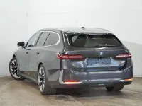 Gebraucht BMW 540 303 PS (222 kW) 2024 Sophistograu brillanteffekt Kombi