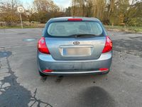 Gebraucht Kia Ceed 115 PS (84 kW) 2009 Blau Kleinwagen