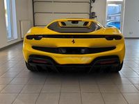 Second-hand Ferrari 296 663 CP (487 kW) 2024 Galben Cabrio