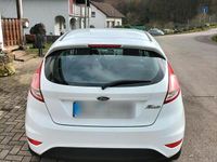 Gebraucht Ford Fiesta 60 PS (44 kW) 2013 Weiß Kleinwagen