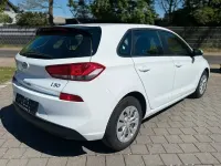 Gebraucht Hyundai i30 Select 99 PS (72 kW) 2019 Weiß Limousine