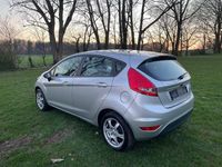 Gebraucht Ford Fiesta Trend 97 PS (71 kW) 2009 Silber Kleinwagen