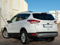 Gebraucht Ford Kuga Titanium 150 PS (110 kW) 2016 Weiß SUV