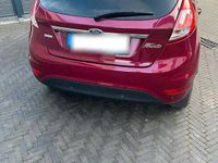 Gebraucht Ford Fiesta Titanium 101 PS (74 kW) 2015 Rot Kleinwagen