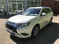 Gebraucht Mitsubishi Outlander P-HEV Basis 224 PS (164 kW) 2020 Perlmuttweiß SUV