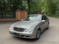 Używany Mercedes E320 204 KM (150 kW) 2005 Złoty Sedan/Limuzyna