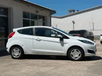 Gebraucht Ford Fiesta Trend 60 PS (44 kW) 2013 Weiß Kleinwagen
