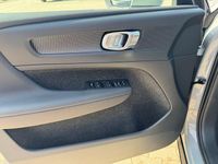 Gebraucht Volvo XC40 Core 163 PS (119 kW) 2023 Grau SUV