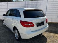 Gebraucht Mercedes B180 122 PS (89 kW) 2013 Weiß Van / Kleinbus