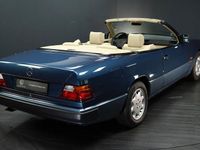 Gebraucht Mercedes E300 220 PS (161 kW) 1993 Blau Cabrio