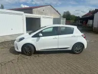 Gebraucht Toyota Yaris 73 PS (53 kW) 2017 Weiß Limousine
