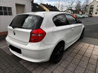 Gebraucht BMW 116 122 PS (89 kW) 2011 Weiß Kleinwagen