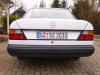 Gebraucht Mercedes E230 132 PS (97 kW) 1988 Weiß Limousine