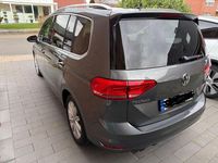 Gebraucht VW Touran Highline 150 PS (110 kW) 2017 Grau Van / Kleinbus