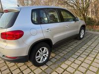 Gebraucht VW Tiguan 122 PS (89 kW) 2012 Silber SUV